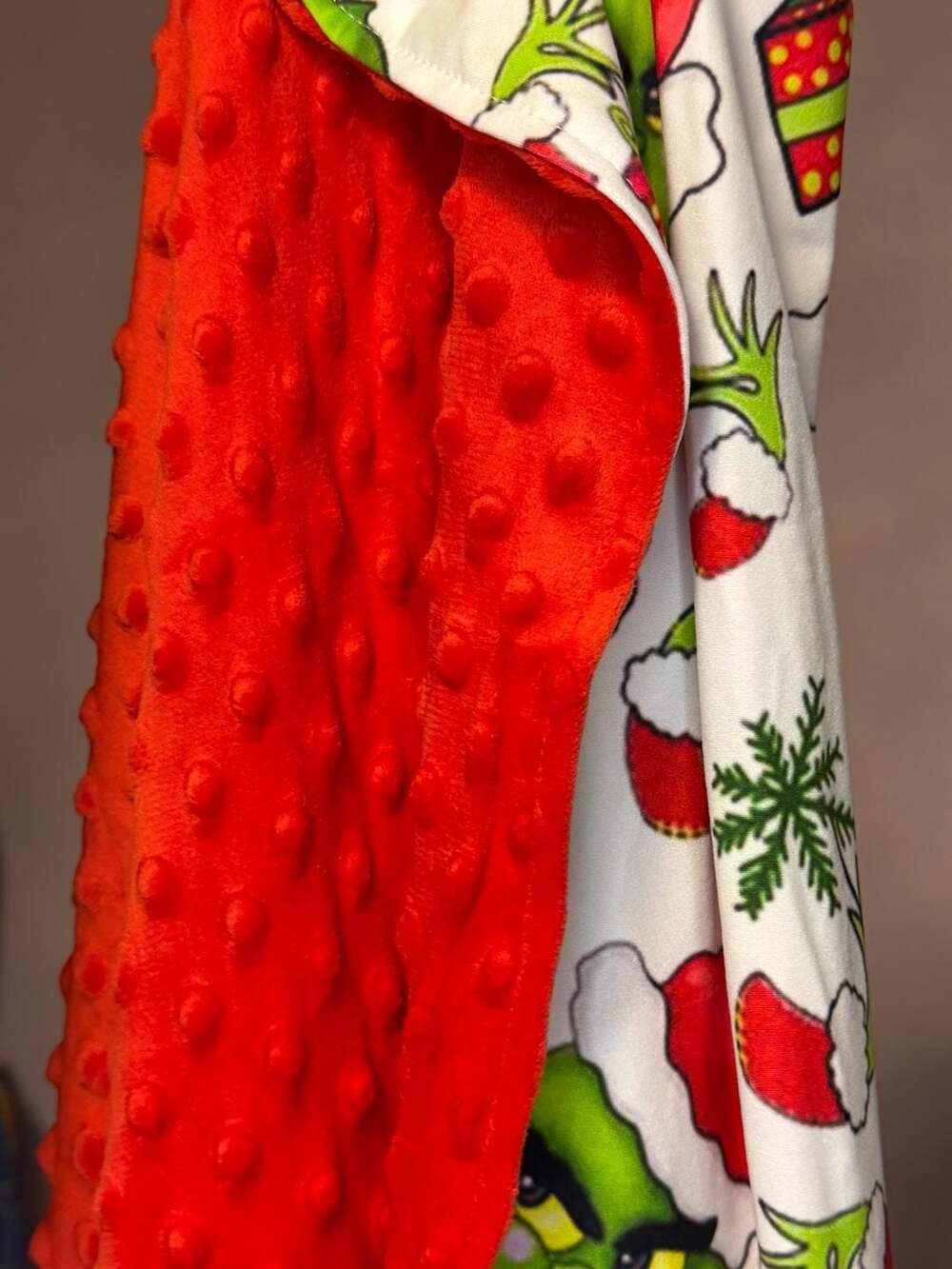 Dr. Seuss The Grinch Christmas Minky Throw Blanket Red Green - Picture 2 of 2